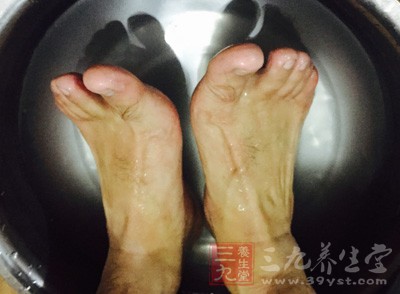 那么花椒水泡腳真的好嗎?真的抗衰還防白發(fā)嗎